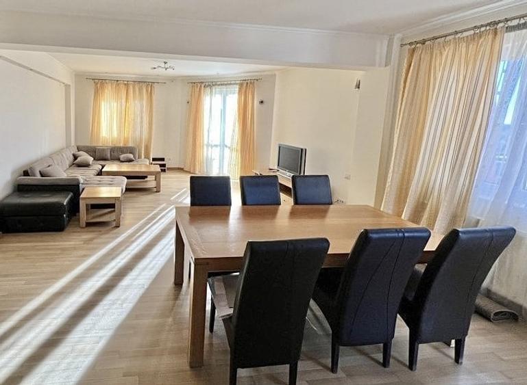 Apartament cu 4 camere decomandat, mobilat în Băneasa