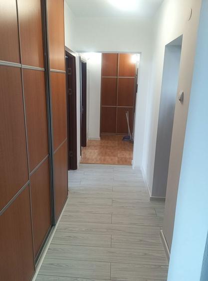 Apartament cu 3 camere decomandat în Dobroești