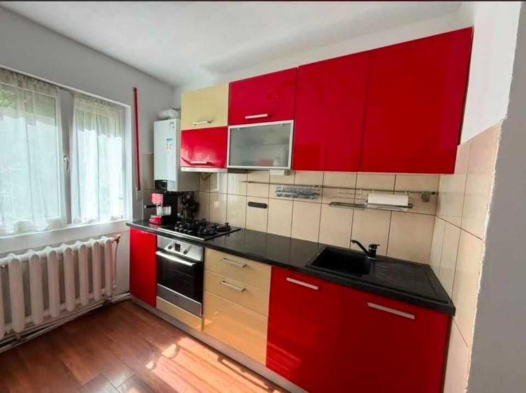 Apartament cu 3 camere decomandat în Careiului