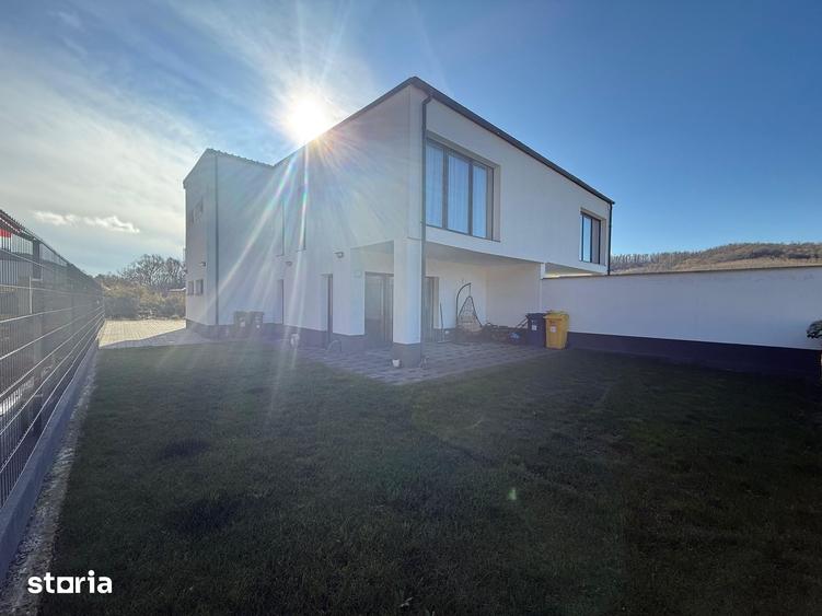 Casă cu 4 camere cu Teren 250 Mp în Central