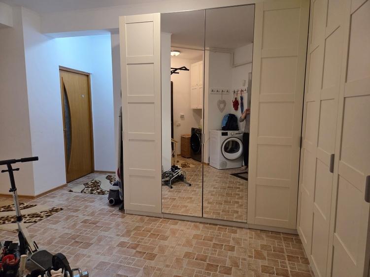 Apartament cu 3 camere decomandat în Energia