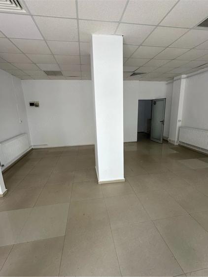 Spațiu comercial, de 65 mp, în Micro 18