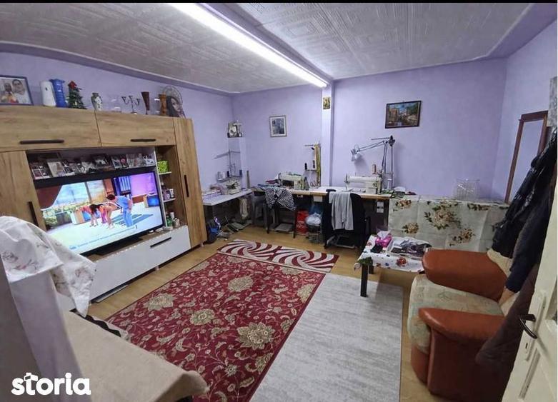 Apartament cu 3 camere în Dămăroaia