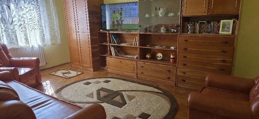 Apartament cu 3 camere decomandat în 22 Decembrie 1989