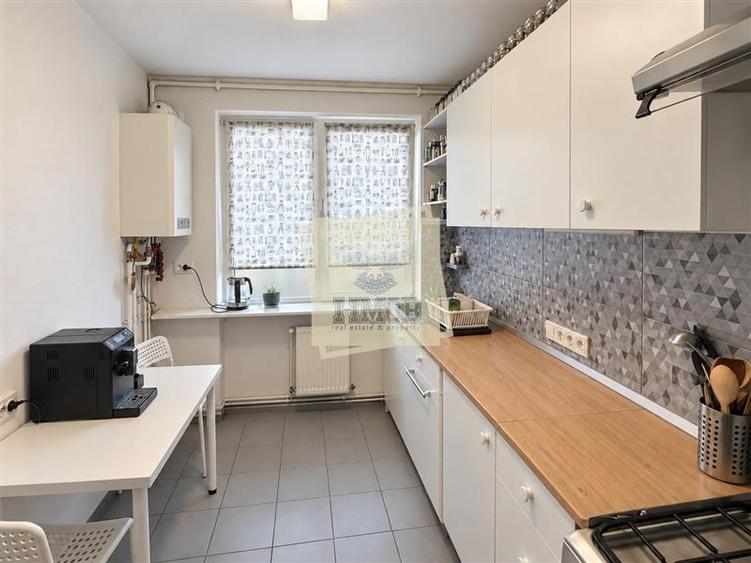 Apartament cu 3 camere decomandat, mobilat în Central