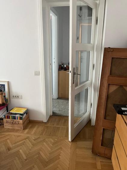 Apartament semidecomandat în Est