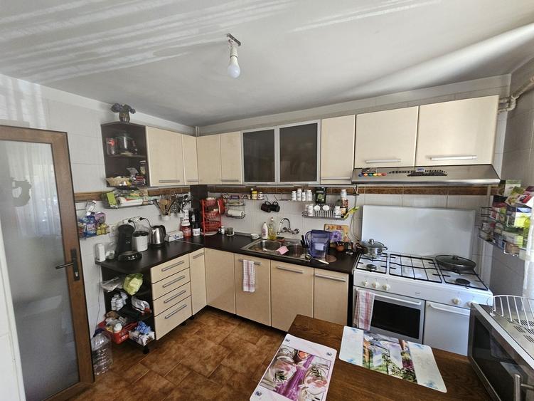 Casă individuală cu 5 camere cu Teren 159 Mp în Schei
