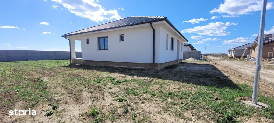 Casă cu 4 camere cu Teren 550 Mp în Lazuri