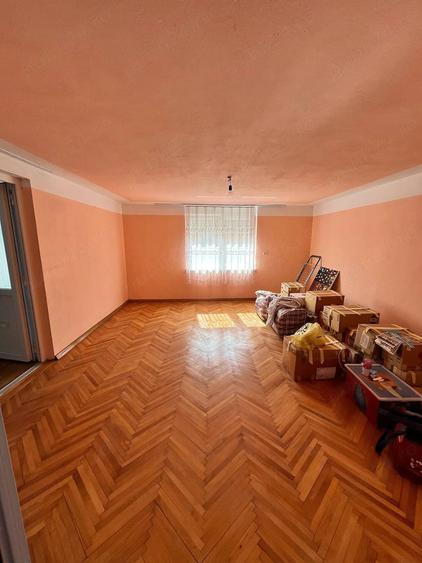 Casă cu 3 camere cu Teren 200 Mp în Carașova