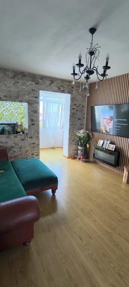 Apartament cu 3 camere semidecomandat în Exterior Vest