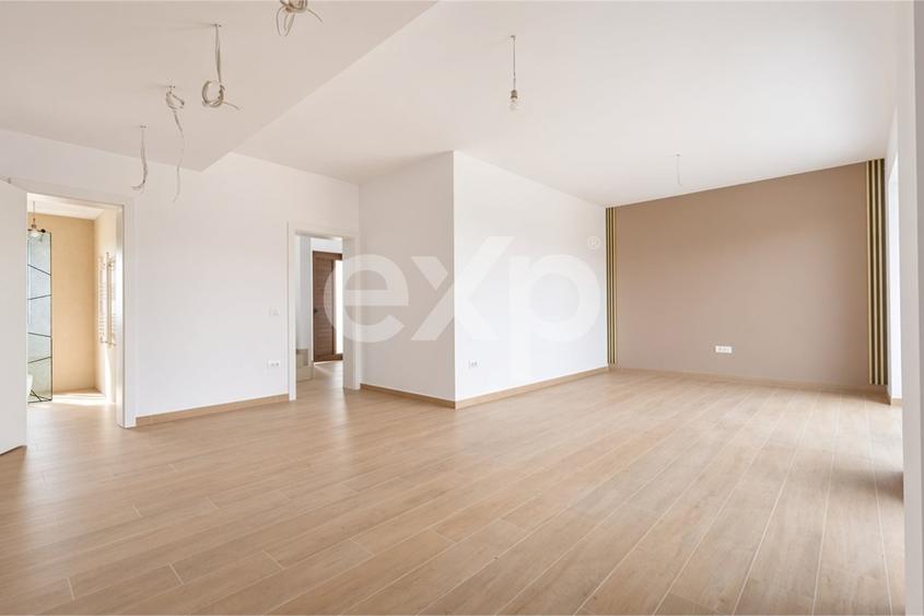 Duplex cu 4 camere cu Canalizare în Covaci
