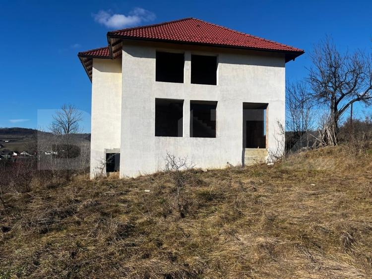 Casă individuală cu 12 camere cu Canalizare în Exterior Sud