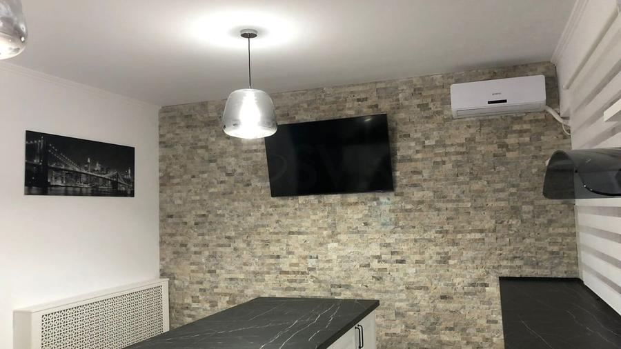 Apartament cu 4 camere decomandat, mobilat în Jiului