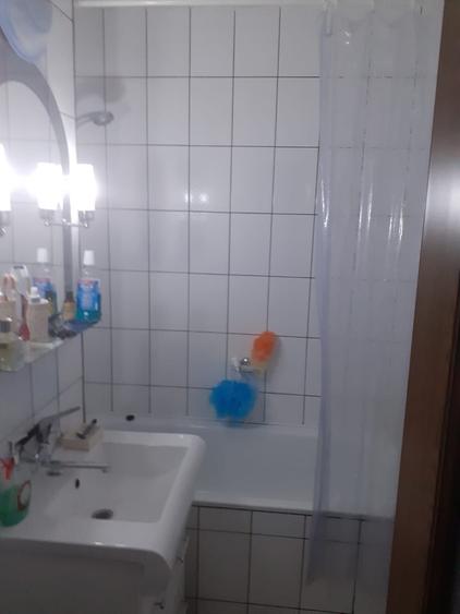 Apartament cu 3 camere decomandat în Coman