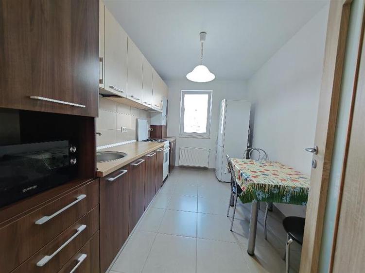 Apartament cu 2 camere decomandat, mobilat în Tractorul
