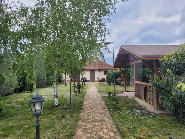 Casă individuală cu 3 camere cu Canalizare în Săcălaz