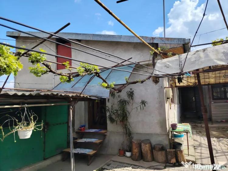 Casă cu 4 camere cu Teren 203 Mp în Central