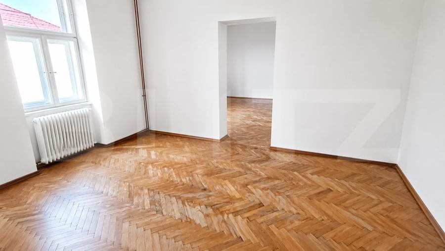 Spațiu comercial, de 400 mp, în Central