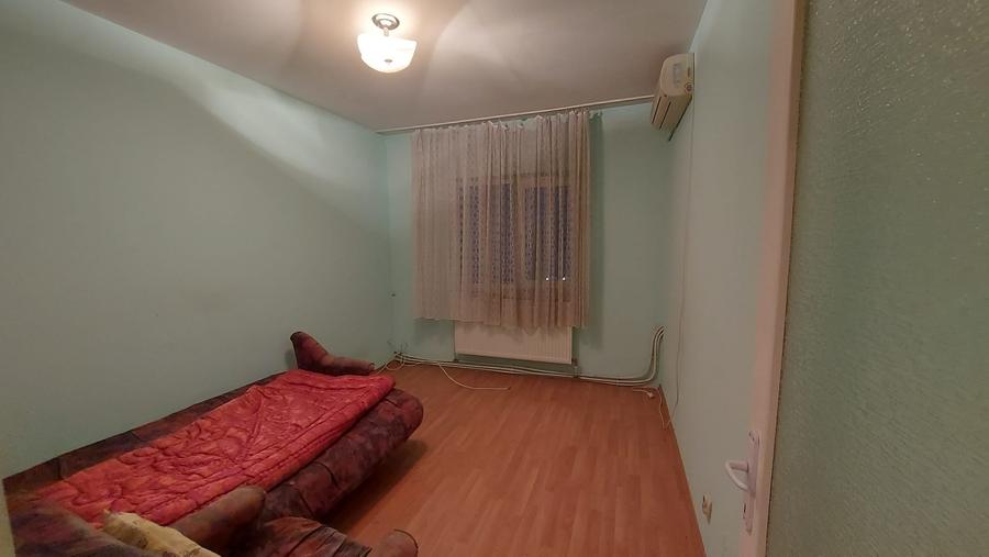 Apartament cu 3 camere decomandat în