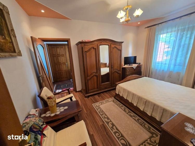 Casă cu 9 camere cu Teren 1295 Mp în Craiovei
