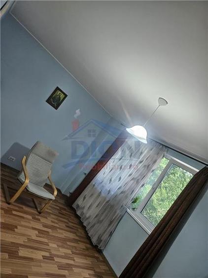 Apartament cu 3 camere decomandat în Drumul Taberei