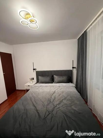 Apartament cu 4 camere decomandat în Central