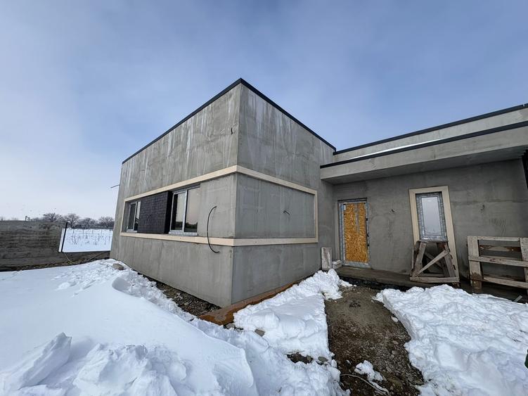 Casă cu 4 camere cu Teren 800 Mp în Olteni
