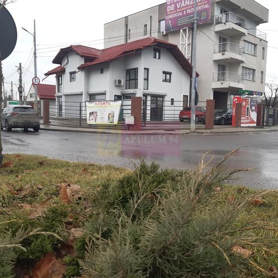 Casă individuală cu 6 camere cu Canalizare în Cățelu