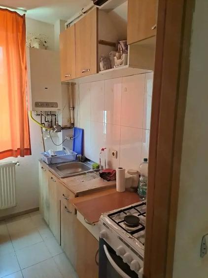 Apartament cu 3 camere semidecomandat în Gării