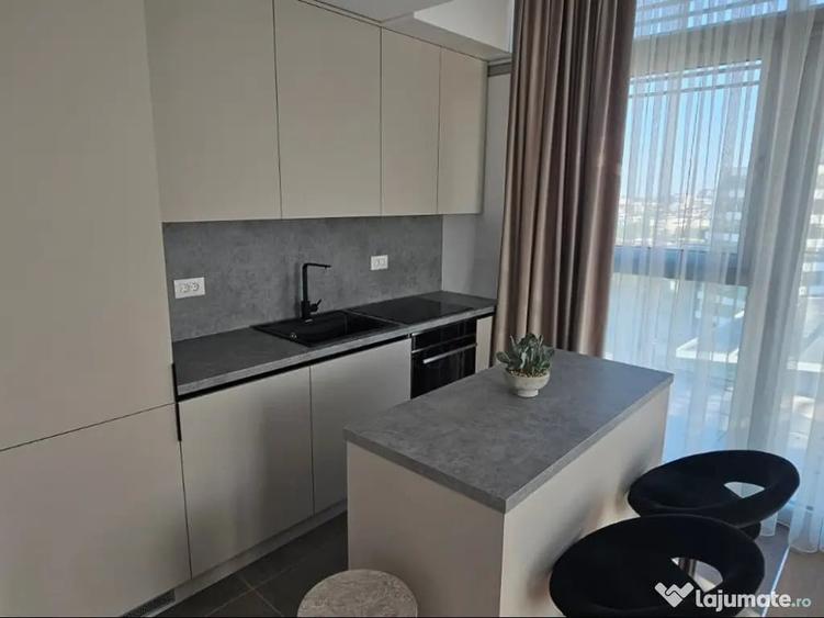 Apartament cu 3 camere semidecomandat în Floreasca