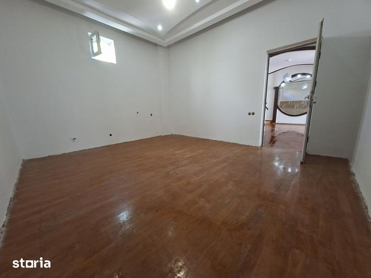 Casă cu 4 camere cu Teren 145 Mp în Centrul Civic