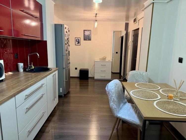 Apartament cu 3 camere decomandat în Călărași