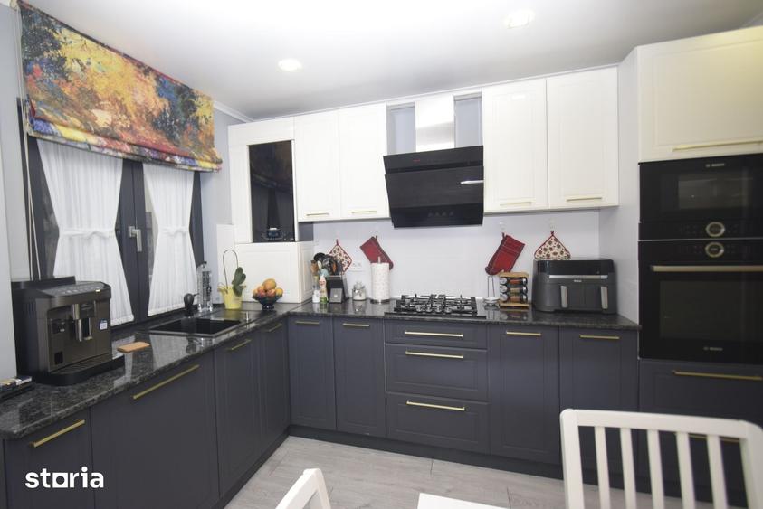Apartament cu 3 camere decomandat în Siloz