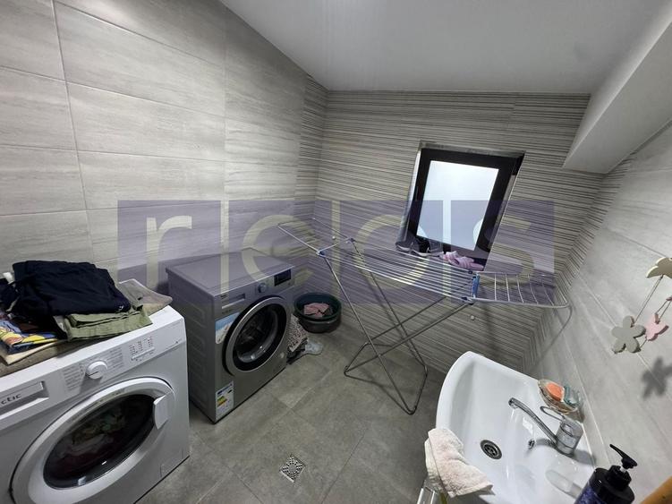 Casă individuală cu 5 camere cu Canalizare în Titan