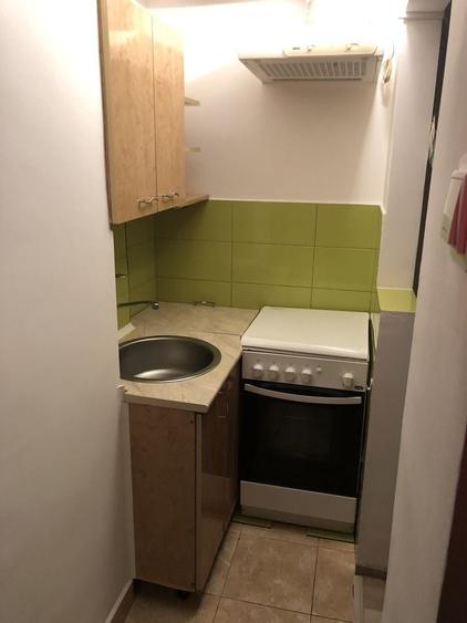 Garsonieră decomandată în Calea București