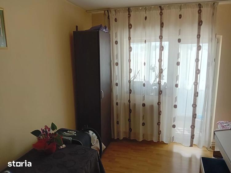 Apartament cu 4 camere decomandat în Micro 4