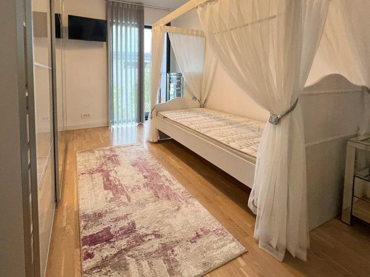 Apartament cu 4 camere semidecomandat în Nord