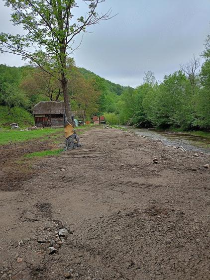 Teren de 3700 mp, în Măguri