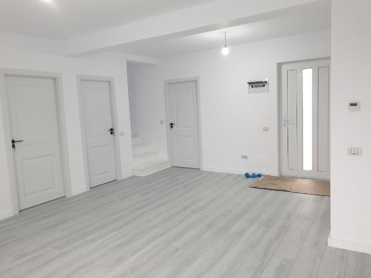 Casă individuală cu 5 camere cu Teren 200 Mp în Valea Lupului