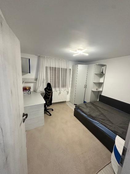 Apartament cu 4 camere decomandat, mobilat în Sebastian