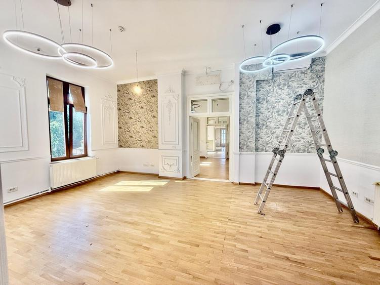 Casă cu 13 camere cu Canalizare în Universitate