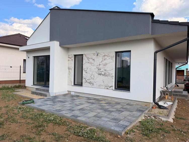 Casă cu 4 camere în Nufărul