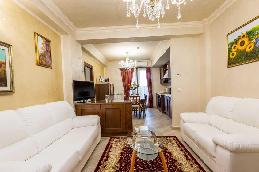 Apartament cu 3 camere decomandat în Central