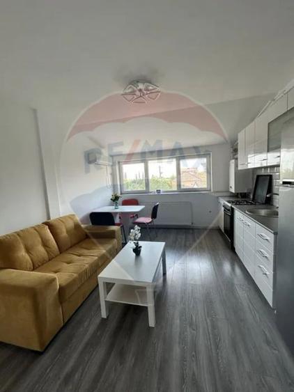 Apartament cu 3 camere decomandat în Alfa