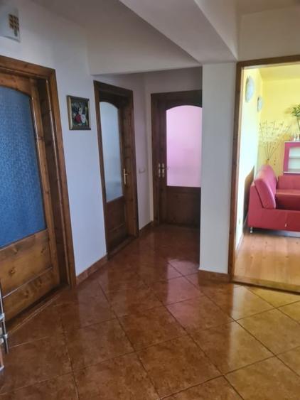 Închiriez apartament cu 3 camere, în zona Cantemir - 4