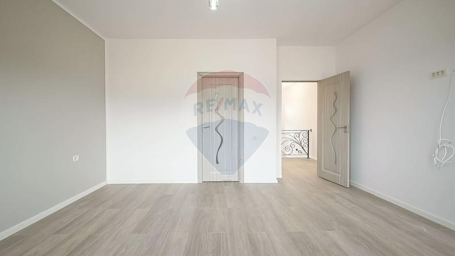 Casă cu 5 camere cu Teren 400 Mp în Bunloc
