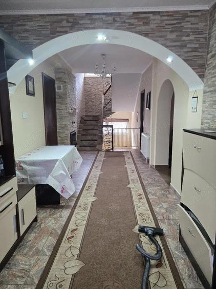Casă cu 6 camere în Central