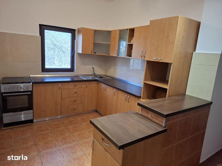 Casă cu 5 camere cu Teren 886 Mp în Central