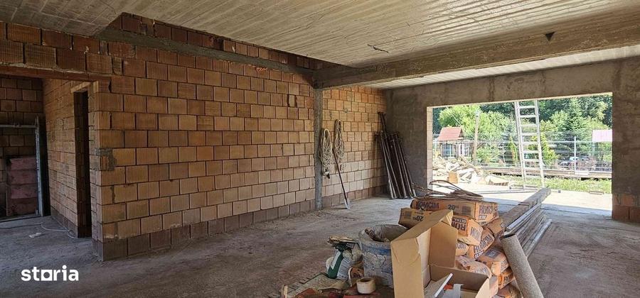 Casă cu 3 camere în Corunca