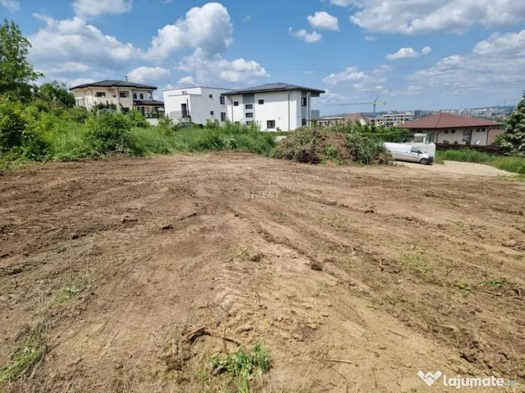 Teren de 719 mp, în Bucium